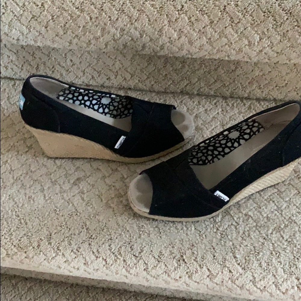 Shoes - Picture 2 of 5
